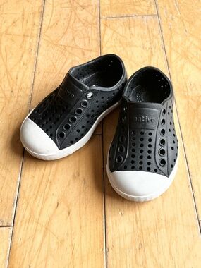 Native Shoes Slip‑On Water Resistant Lightweight Black & White Shoes Size